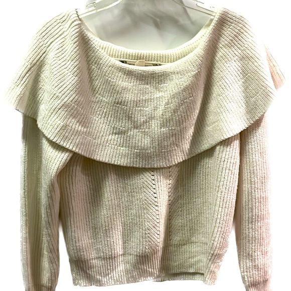 Chelsea & Violet Sweaters - Chelsea & Violet cream sweater size medium
